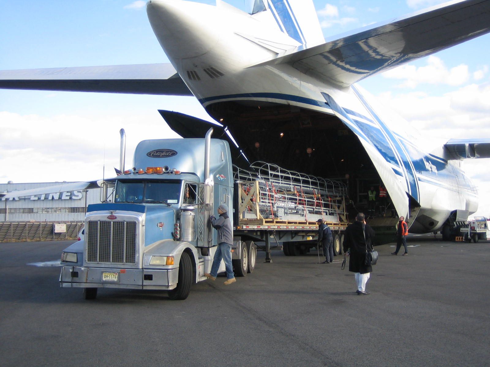 Dịch vụ vận chuyển hàng đi Campuchia bằng đường hàng không
